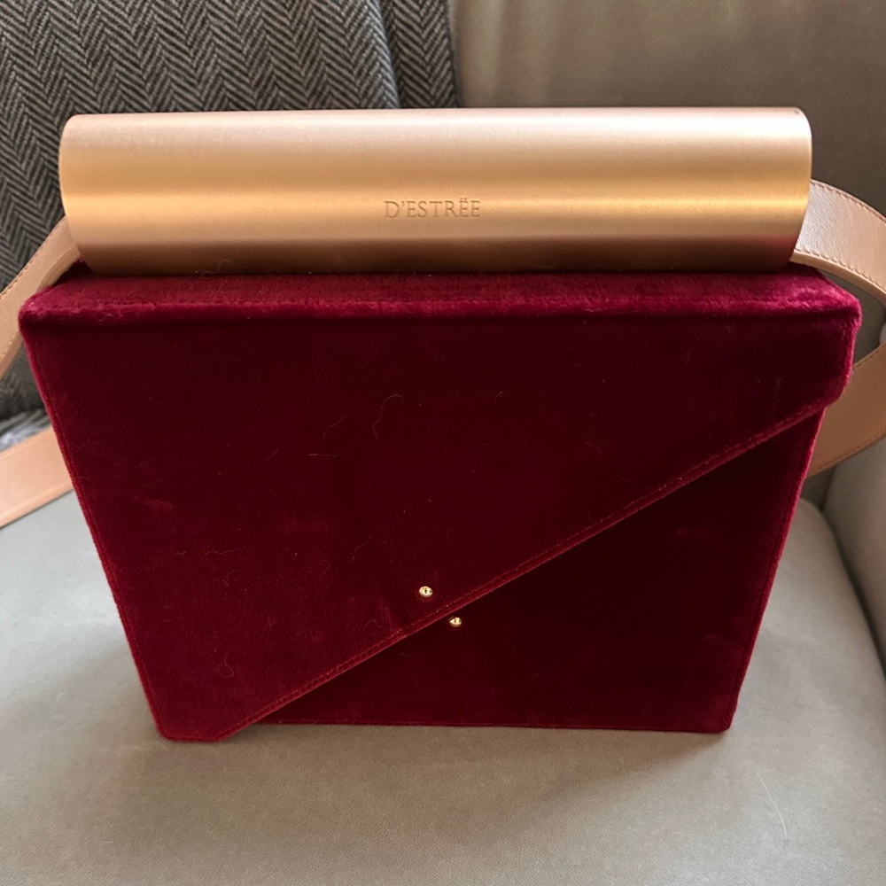 Gorgeous D’estree burgundy handbag/clutch